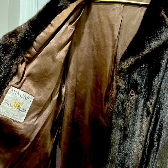 Luxurious Brown Faux Fur Coat - Picture 5 of 9